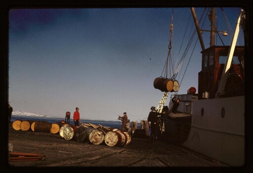 Débarquement à Ny-Ålesund - mission CNRS 1964