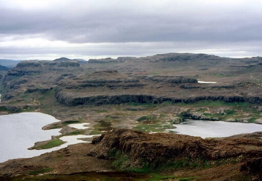 Le site d'Armor le Lac à gauche, le bras et la baie Hurley à droite