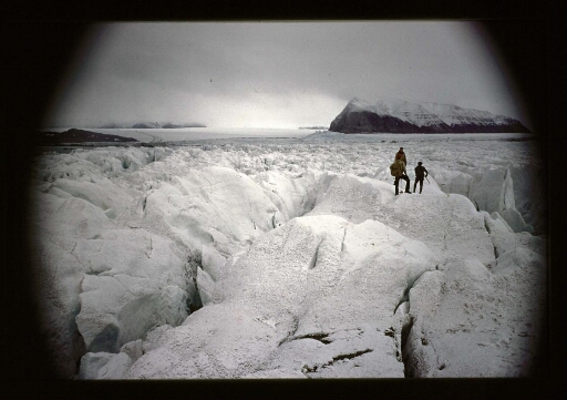 Crevasses du glacier Kongsbreen- mission CNRS 1963