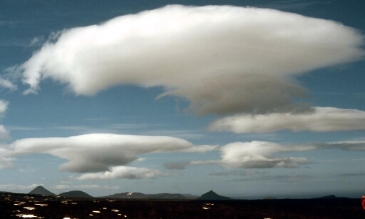 Des nuages lenticulaires au-dessus de la Presqu'ile Ronarch.