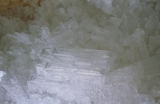 Cristaux de glace in situ photographiés avec un fort grosissement.