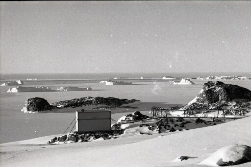 Le shelter ionosphérique d'absorption (n°36) le monorail vide-ordures. Iles de l'est, banquise et icebergs.