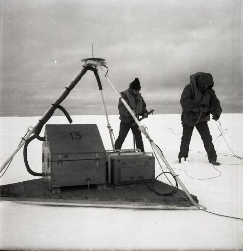 Programme Eole : installation d'une balise sur un iceberg tabulaire pour étudier son déplacement.