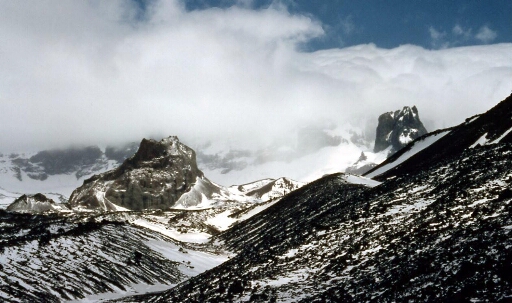 Ballade de 9 jours autour du Mont Ross - J2 - Sous un autre angle Piton central du cratère du Ross