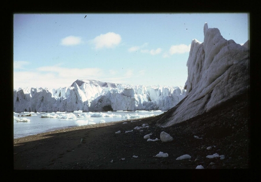 Front du glacier de la Baie du Roi - mission CNRS 1966