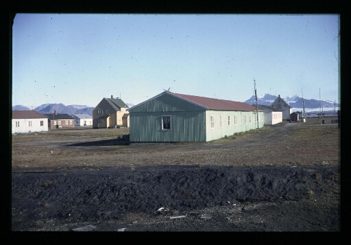 Maisons à Ny-Ålesund - mission CNRS 1965- vue 2