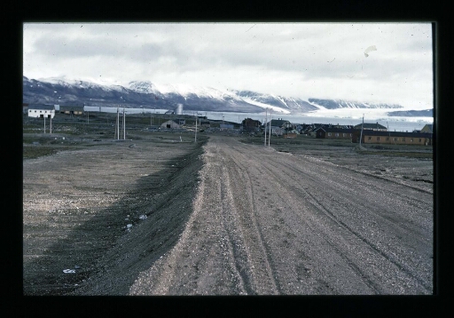 Dégel à Ny-Ålesund; la route refaite - mission CNRS 1965