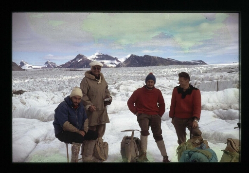 Jean Corbel et 3 de ses collègues près d'un glacier.  - mission CNRS 1963