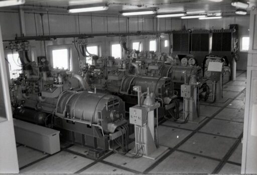 La centrale : trois groupes électrogènes Aubry Simonin, moteurs Poyaux, alternateurs Leroy Sommer 115 kVa.