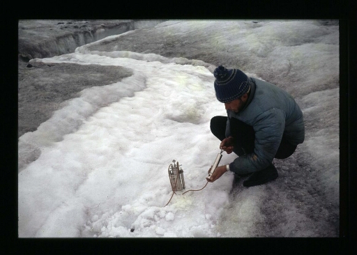 Travail sur le glacier - mission CNRS 1965