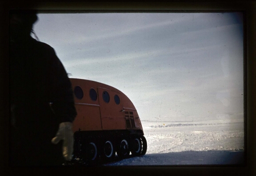 Jean Corbel et des collègues en mission en Arctique - vue6