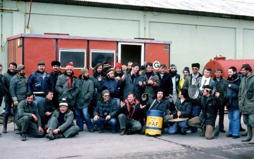 Port aux Français, départ à OP4 septembre 1981 des équipes Marine et Télécoms, comité de départ sur le port