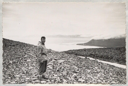 M.Dussuet sur le plateau au-dessus de Longyearbyen