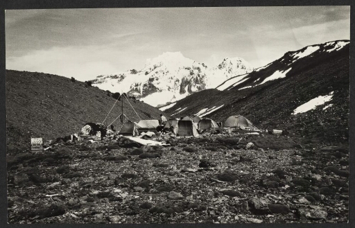 Un campement au Mont Ross