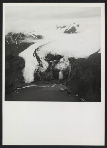 Ker. Janvier 1962. Le [...] en […] du glacier [Brunhes]. Presqu'île Rallier du Baty