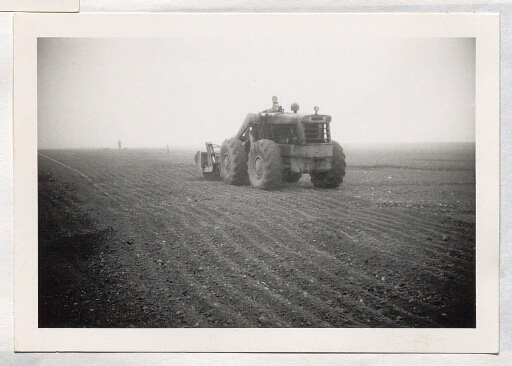 Tracteur loué pour l'équipe de recherche du R.C.P 42 - plan 4