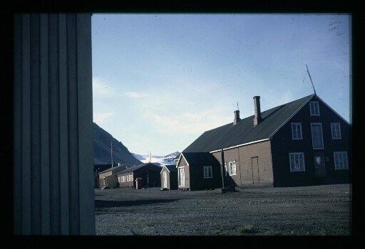 Maisons à Ny-Ålesund - mission CNRS 1965- vue 1
