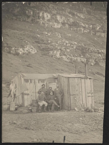 Iles Kerguelen, février 1909, mission Bossière au fond de la baie Cumberland (presqu'île Loranchet)