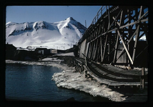 Le vieux quai de Ny-Ålesund - mission CNRS 1964