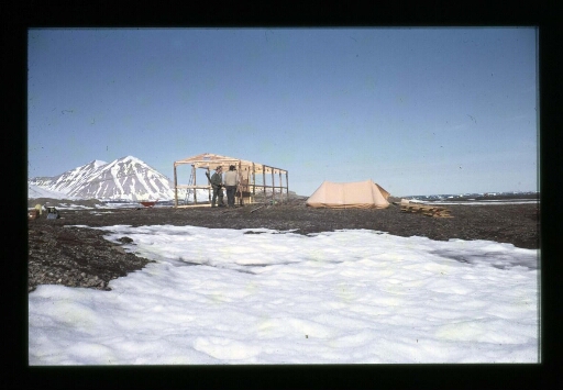 Construction de la base Corbel durant le mois d'août 1965 - mission CNRS 1965 - vue 5