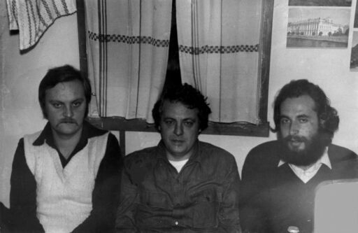 Dans la cabine du radio, le second, le capitaine Vladimir Shadries et Christian Grevisse