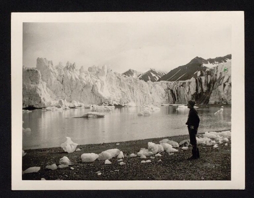 Observation d'un glacier- mission CNRS 1963