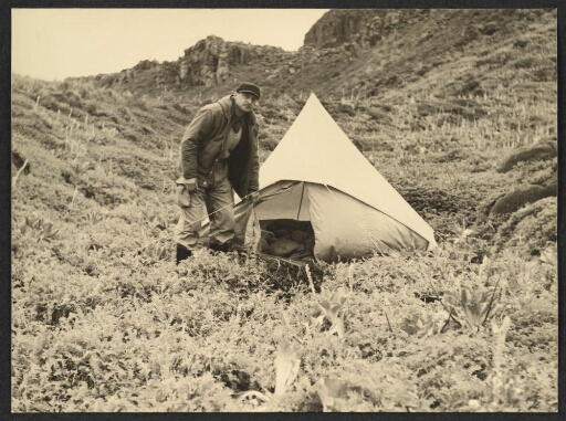 Campement dans l'Ile Mussel. 1957