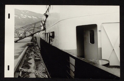 Un navire à quai en Norvège - mission du CNRS 1966 - vue2