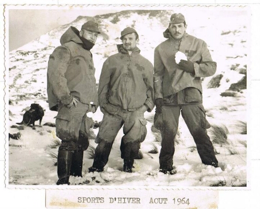 Trois hommes dans la neige