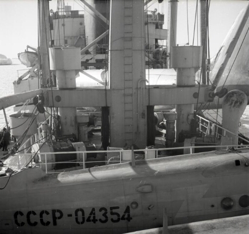 Le pont du navire scientifique soviétique "Professor Zubov" : campagne franco-soviétique au départ de Mirny.
