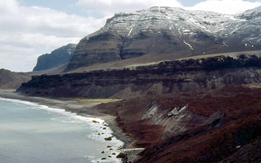 Ballade de 9 jours autour du Mont Ross - J3 - Val des Skuas Crique Nunn. Depuis le front de mer coté Cap des Terres Rouges
