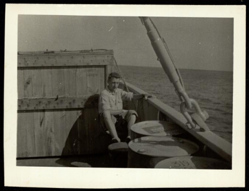 Portrait d'un homme sur un bateau