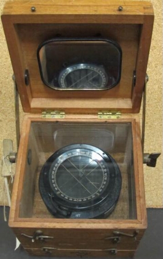 Astrocompas dans boite en bois