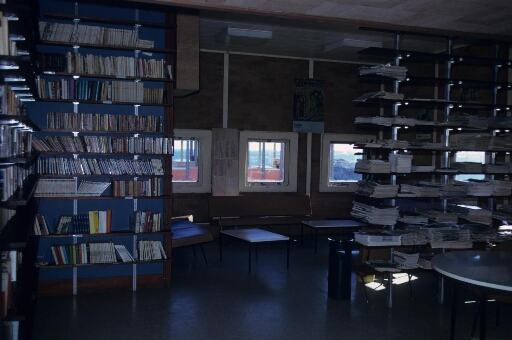 Le bâtiment séjour (Bt n°31) : le salon-bibliothèque.