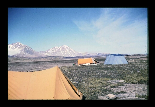 Campement de tentes durant la mission CNRS de1965