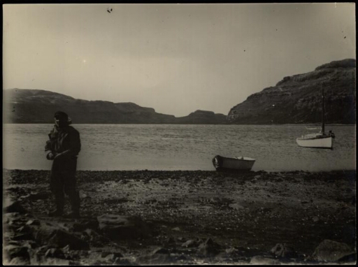 Deux embarcations dans le fjord Bossière