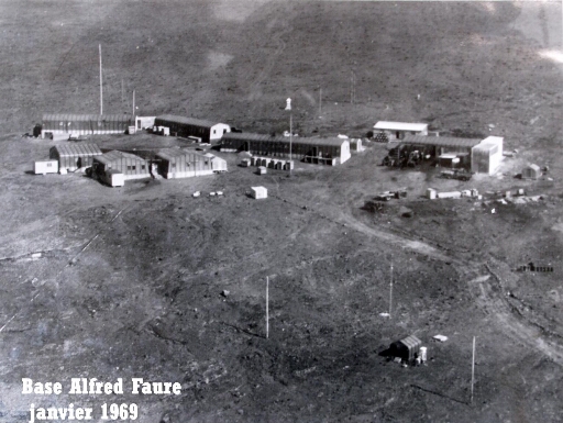 Vue aérienne de la base Alfred-Faure