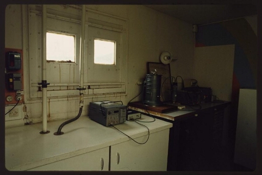 Intérieur du laboratoire (Radioactivité contenue dans l'air). Diapo 1