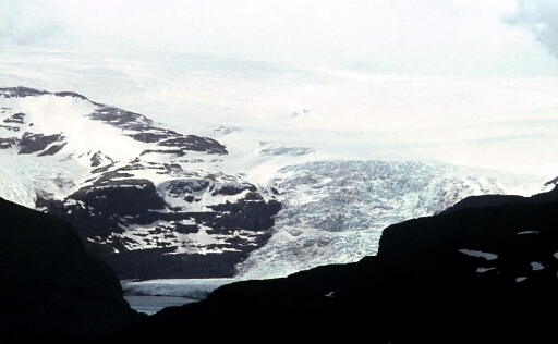 Ballade de 9 jours autour du Mont Ross - J7-Caverne du Relais et environs.  Zoom sur la langue du Glacier Ampère.