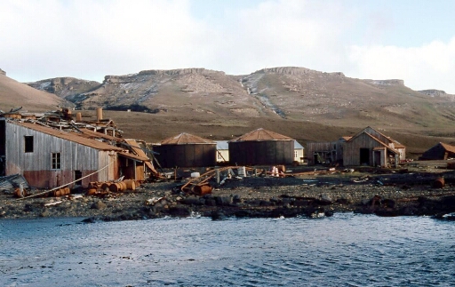 Port Jeanne d'Arc, ancienne station baleinière franco-norvégienne côté usine