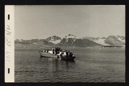 Les bateaux de l'expédition au Spitzberg - mission du CNRS 1965