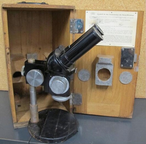 Stéréomicroscope Zeiss dans boite en bois