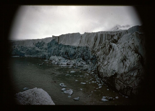 Bord d'un glacier -  mission CNRS 1963