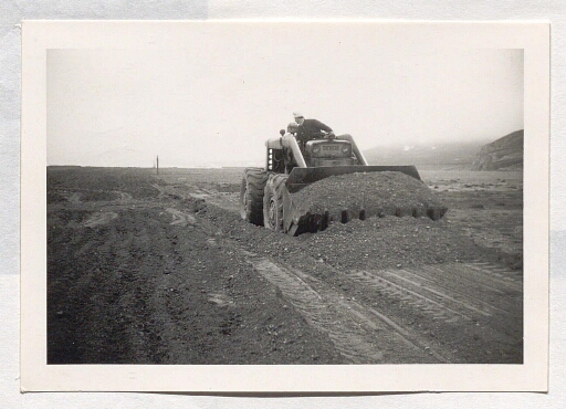 Tracteur loué pour l'équipe de recherche du R.C.P 42 - plan 5