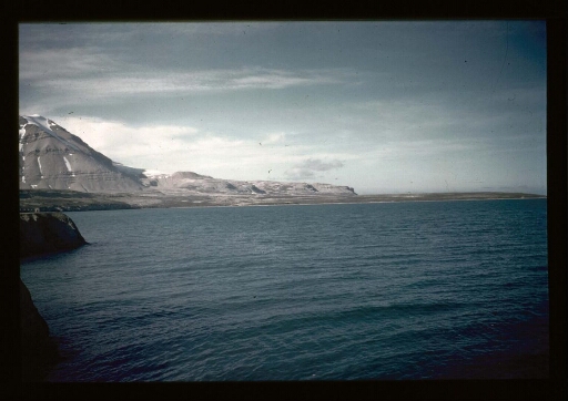 En mer, vue sur le Spitzberg - mission CNRS 1963 - vue 4