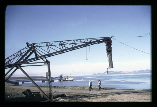 Ny-Ålesund, système d'évacuation du charbon -  mission CNRS 1963