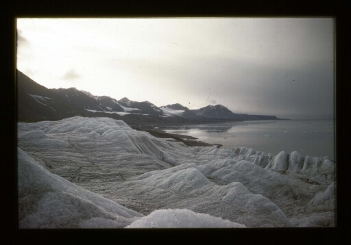 Surface du glacier -  mission CNRS 1963 - vue 1