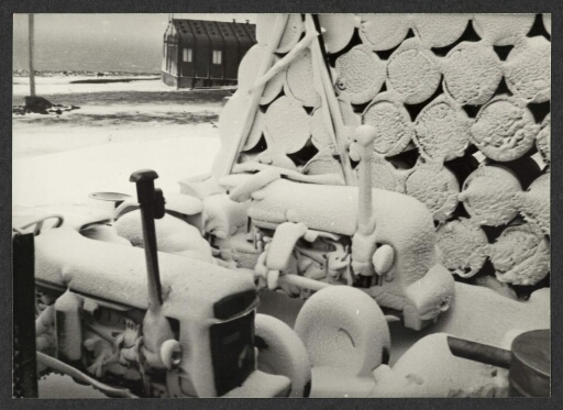 Deux véhicule enneigés à Alfred Faure.