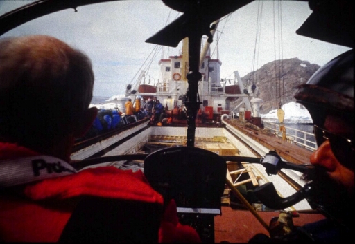 Décollage de l'hélicoptère Alouette III depuis le pont du navire polarBjorn