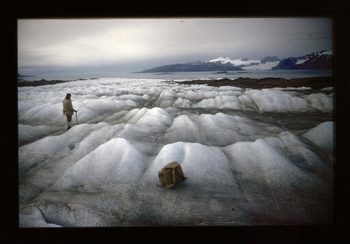 Sur le glacier du Roi - mission CNRS 1963 - vue 5